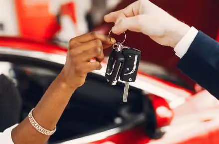 Remise des clés d'une voiture de location